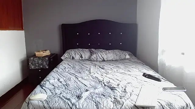 Emilia_1995's Live XXX Chat