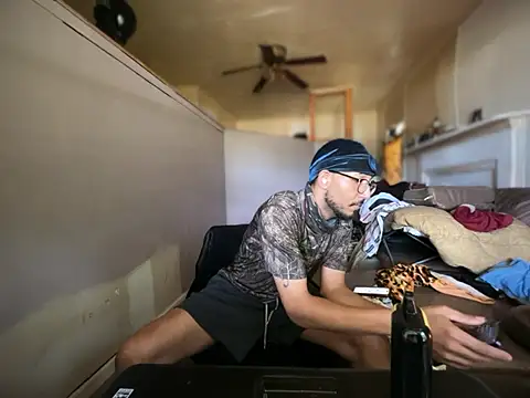 ThrowedWorldWide's Live XXX Chat
