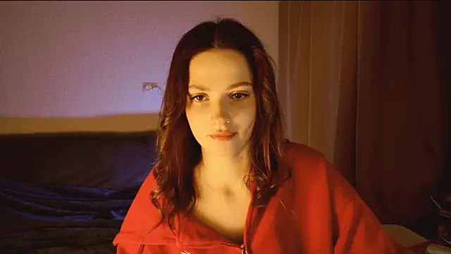 KiraVair élő XXX-chatje