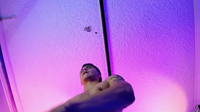 Chat XXX en directo de Leo_santoro