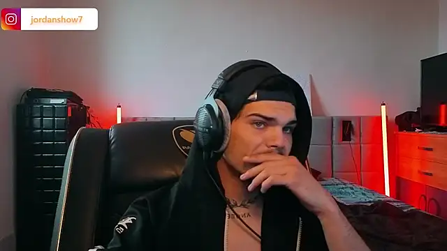 Онлайн чат XXX JordanShow