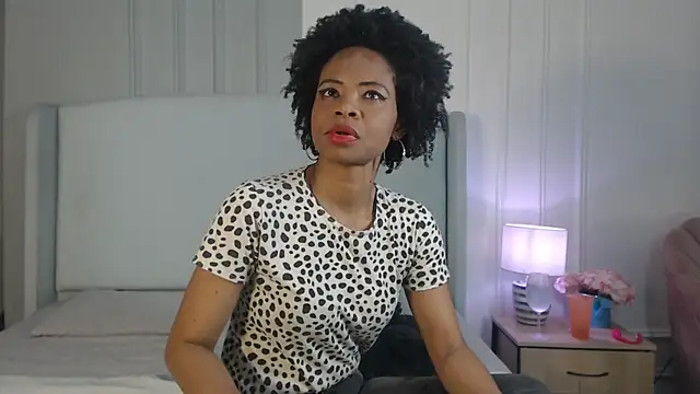 Chatroom XXX en direct de ChantalGarner