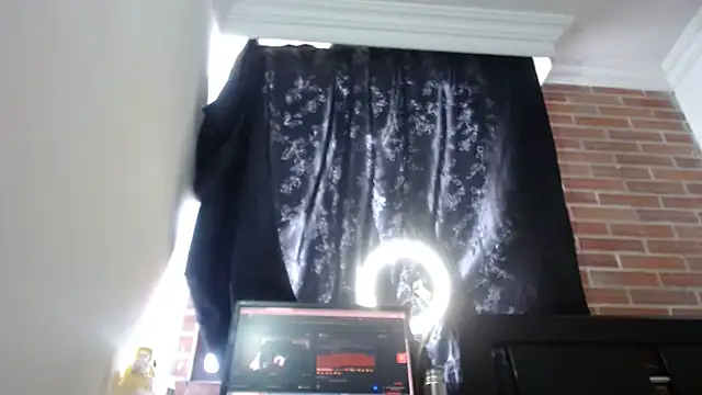 Chat +18 de KarimaSarabe ao vivo