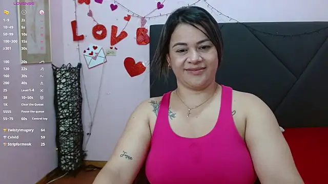 pamela_echeverria Adlı Modelin Canlı XXX Sohbeti