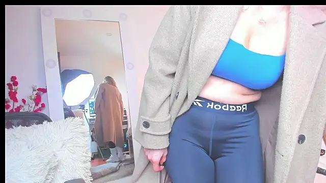 SharonVelvetのライブXXXチャット