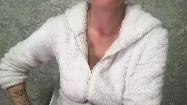 Show modela Angelinaa19 na web-kameri