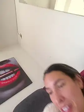 Niky_777 Adlı Modelin Canlı XXX Sohbeti