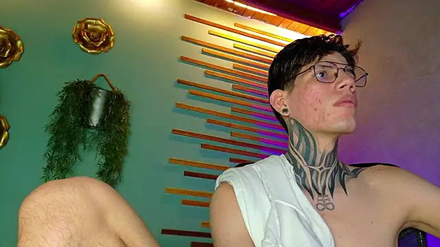david_huge Show in webcam