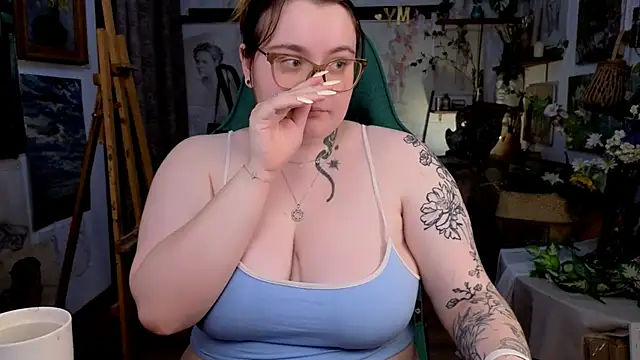 CatherineClaire Show in webcam