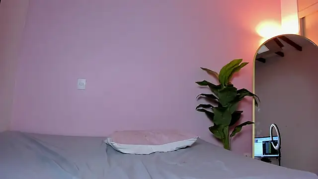 moan_hot Show in webcam