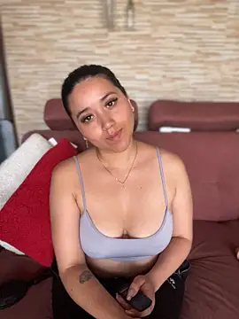 Veronica_Wins_ Show in webcam