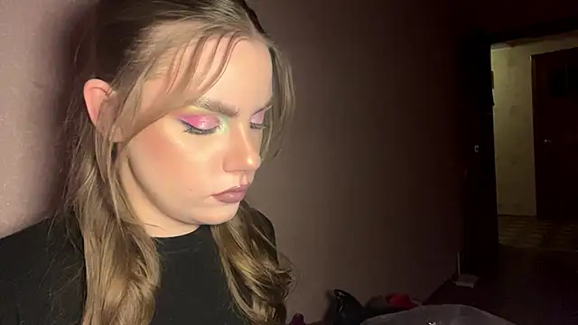 LeishaRocher Adlı Modelin Canlı XXX Sohbeti