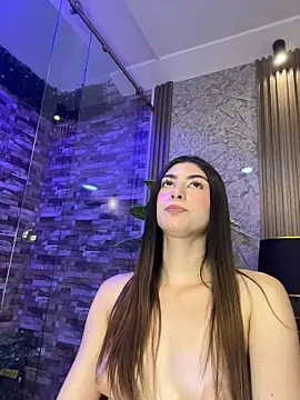 evelyn_hills Show in webcam