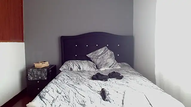 Emilia_1995's Live XXX Chat