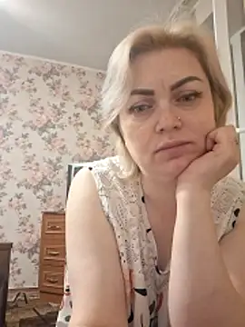 Chat XXX en directo de SylvieGold453