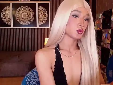 Show modela lhexiecollins na web-kameri