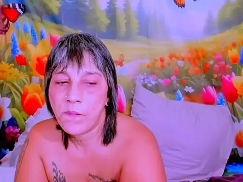 indianroxy's Live XXX Chat