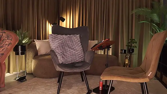 دردشة MissEmaDivine الجنسية المباشرة