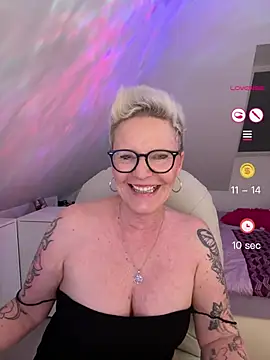 German_Milf Show in webcam