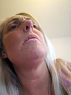 theblondecocklover's Live XXX Chat