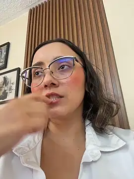 Kay_LustyWife Show in webcam
