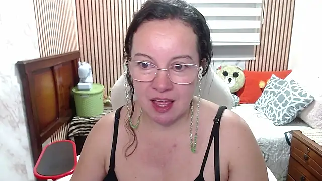 Sonialorens_ লাইভ XXX চ্যাট