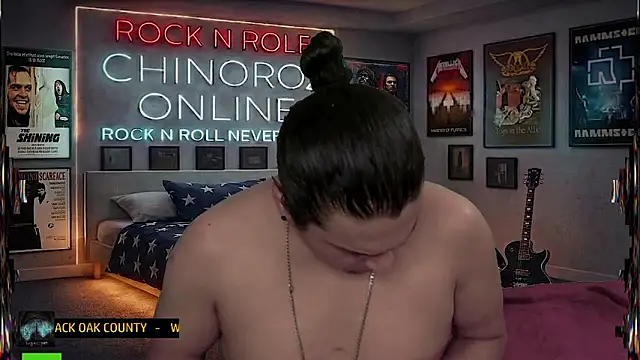 Pokazy przed kamerką – chino_roz