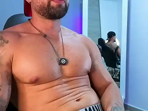 OwenMaximus814 Adlı Modelin Canlı XXX Sohbeti