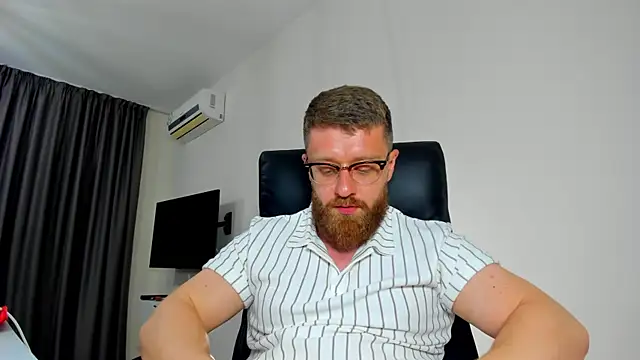Show modela Findom_guy na web-kameri