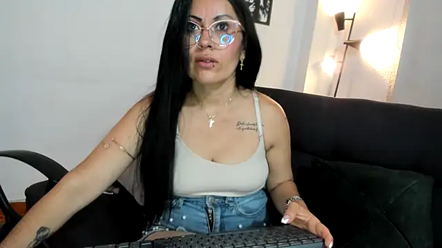 Tania_mature Chat XXX in diretta