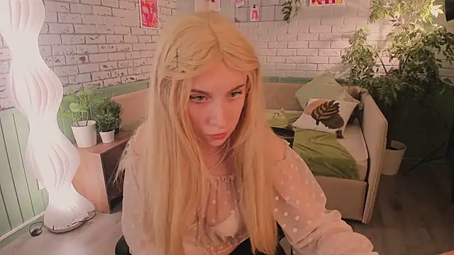 miraiakik's Live XXX Chat