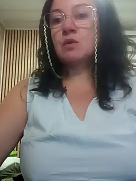 Chatroom XXX en direct de Sonialorens_