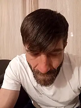Alexdaniel89 即時 XXX 聊天