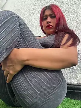 Chat +18 de Cherry_Charlottee ao vivo