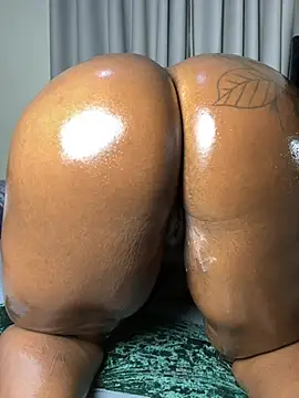 Hugemassivebootie's Webcam Show
