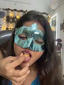 Show modela pooja_sexy79 na web-kameri