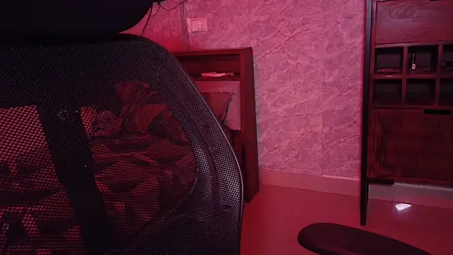 XXX chat uživo modela MidnightFlame