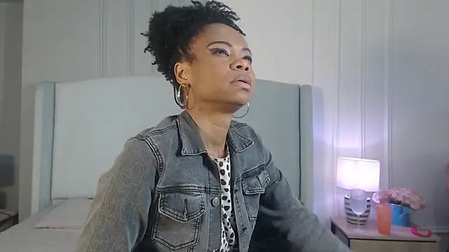دردشة ChantalGarner الجنسية المباشرة