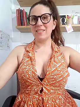 Show modela SofiEsteves na web-kameri