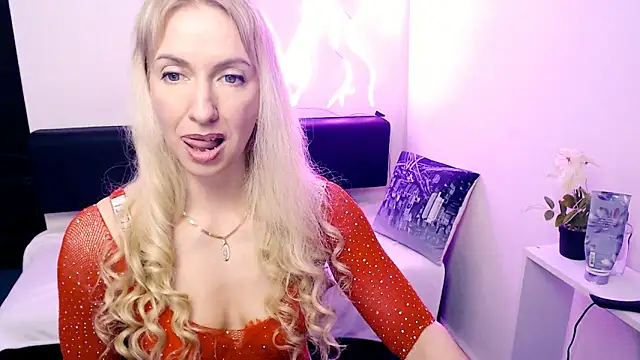 Chat XXX en directo de Cute_Smile_Shy