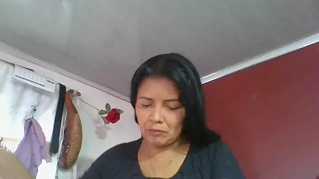 DianaOchoa_ Adlı Modelin Canlı XXX Sohbeti
