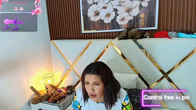 Slut_Milf_ 现场XXX聊天