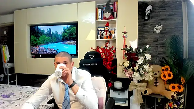 SpartacusDaddy48 webcam show