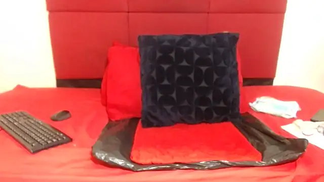 CurvyQueenx2's Live XXX Chat