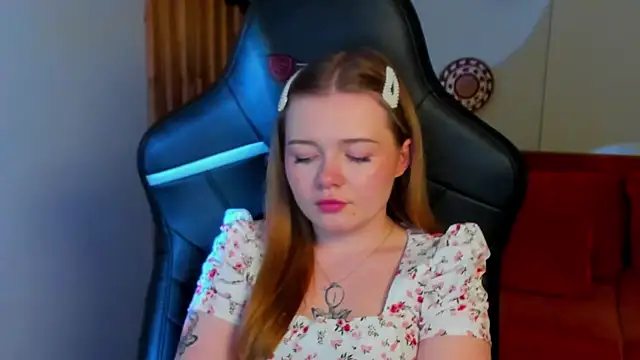 ElinaVale Chat XXX in diretta