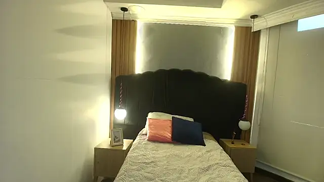 LiaMonroee_'s Live XXX Chat