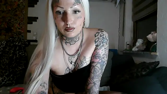RoxxyInk Chat XXX in diretta