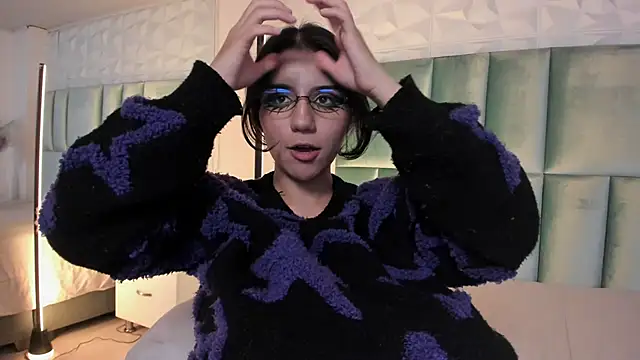 HollyPeach's Live XXX Chat