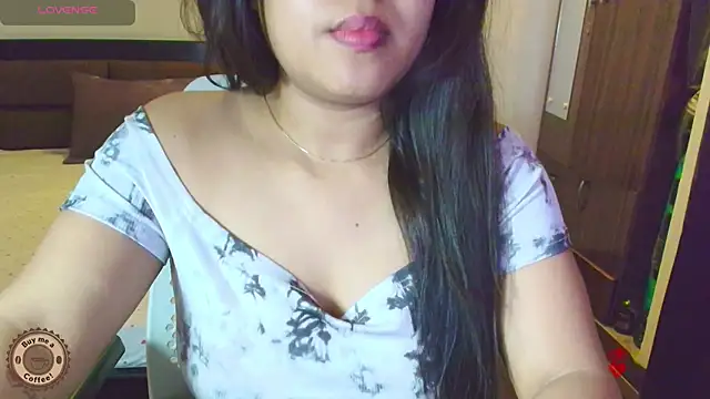 Yara-143 লাইভ XXX চ্যাট