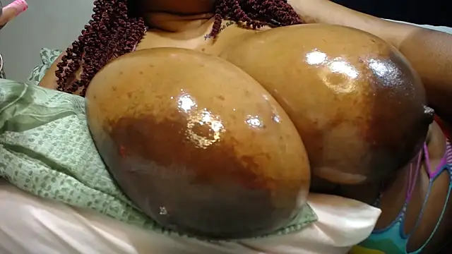 Czat XXX na żywo – MissBOOBSDIVA21